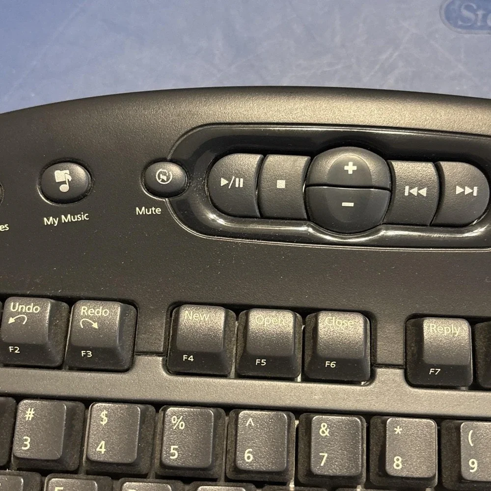 Microsoft Wireless Multimedia Keyboard 1.1 Model 1014 (Keyboard Only)